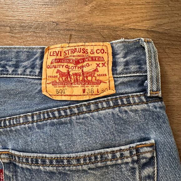 Levi 501 Jeans Mens 36x26 Medium Wash Blue Cotton Denim Pants - Picture 4 of 6